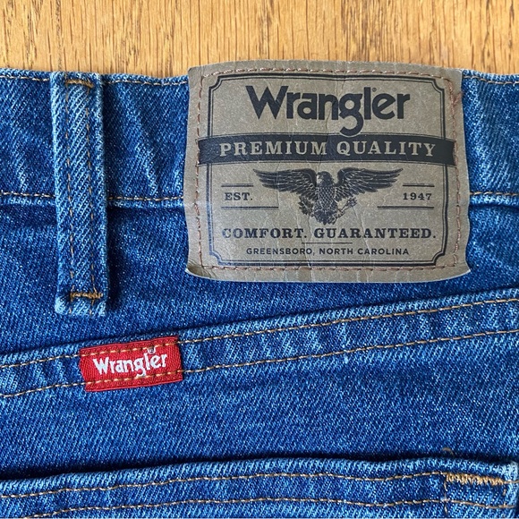 WRANGLER • 42 x 30 Regular Fit Premium Quality Blue Jeans - Picture 2 of 16